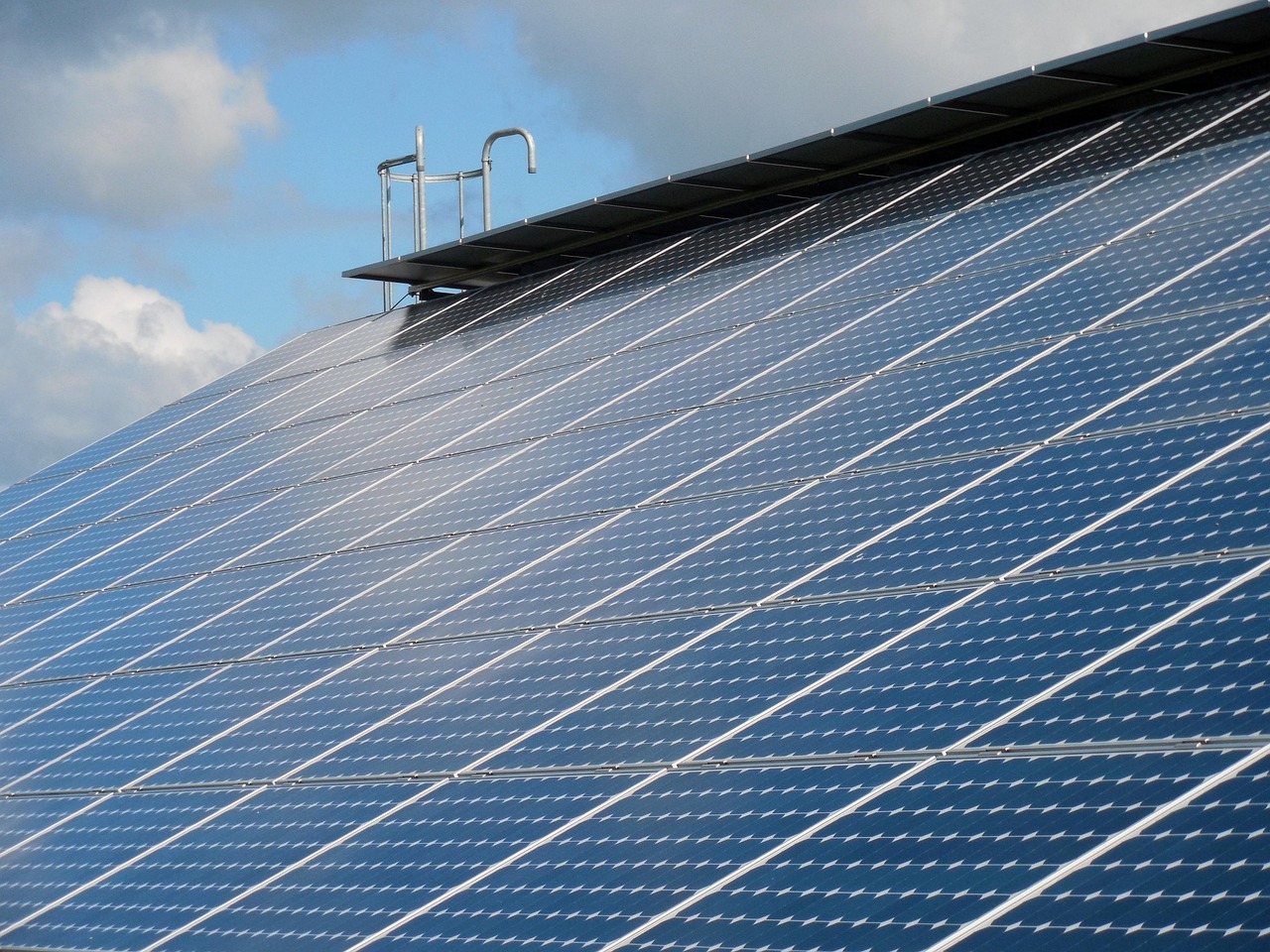 It is predicted that the global annual photovoltaic installed capacity will reach 1TW by 2028 